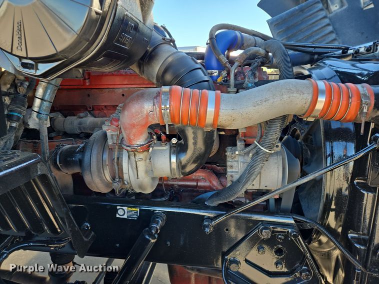 image for item DV1370 2009 Peterbilt 387 semi truck