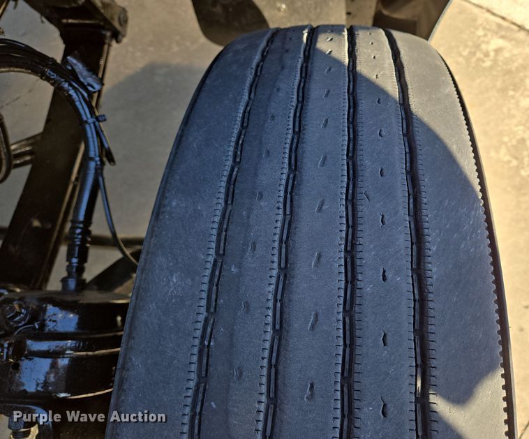 image for item DV1370 2009 Peterbilt 387 semi truck