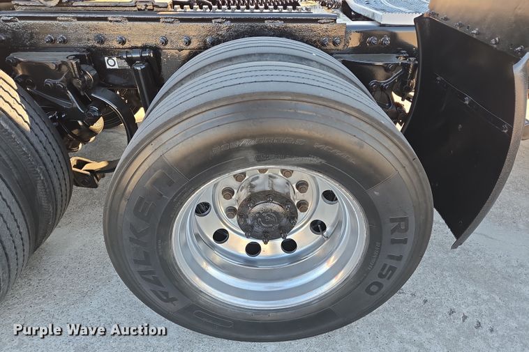 image for item DV1370 2009 Peterbilt 387 semi truck