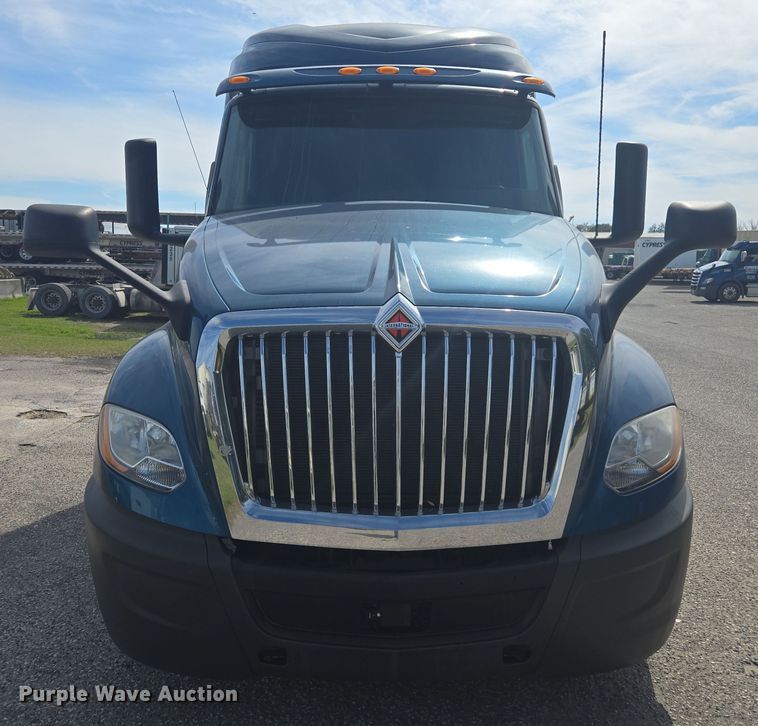 image for item DW1859 2018 International LT625 semi truck