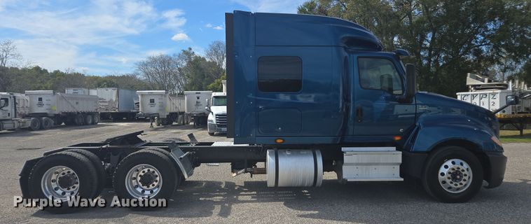 image for item DW1859 2018 International LT625 semi truck