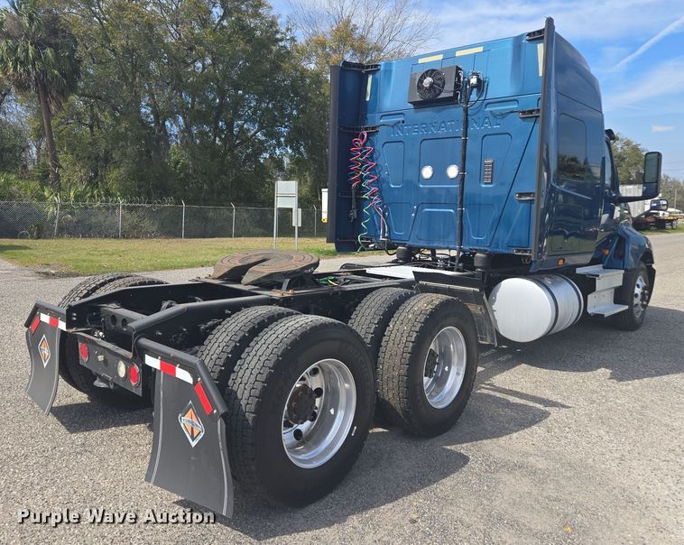 image for item DW1859 2018 International LT625 semi truck