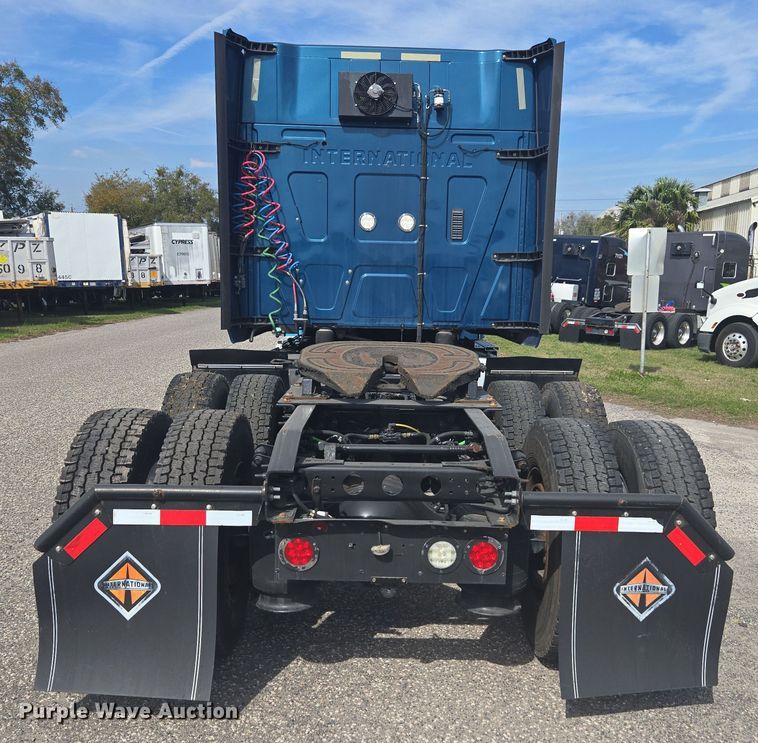 image for item DW1859 2018 International LT625 semi truck