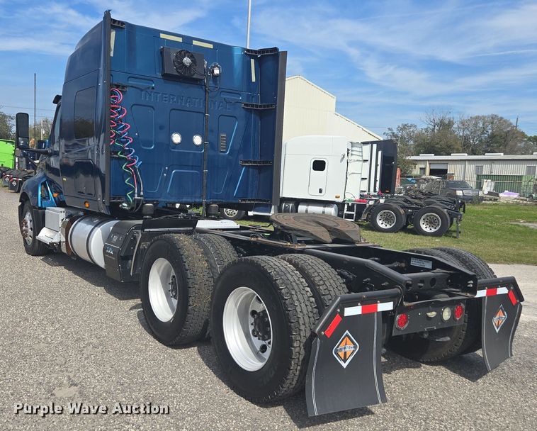 image for item DW1859 2018 International LT625 semi truck