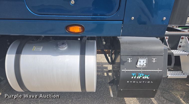 image for item DW1859 2018 International LT625 semi truck