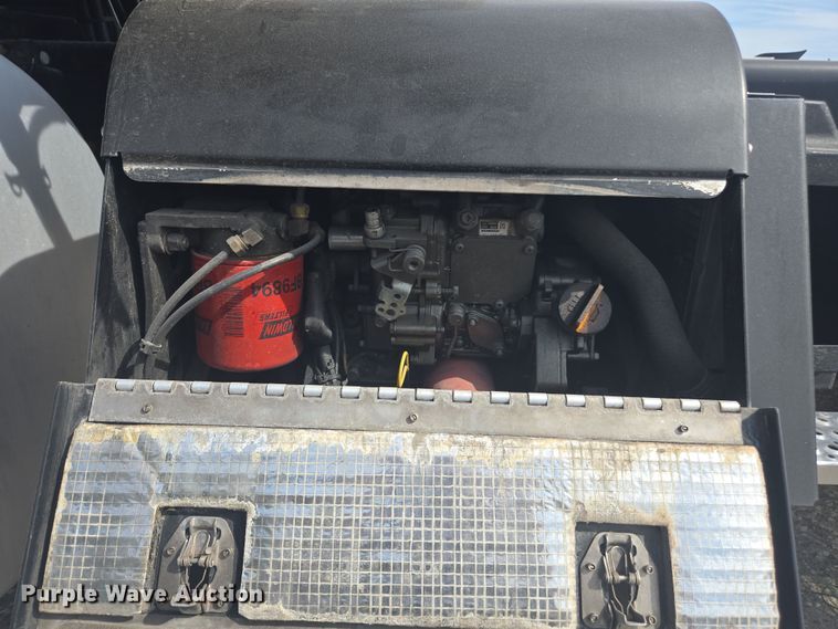 image for item DW1859 2018 International LT625 semi truck