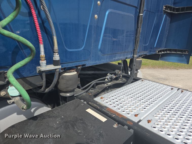 image for item DW1859 2018 International LT625 semi truck