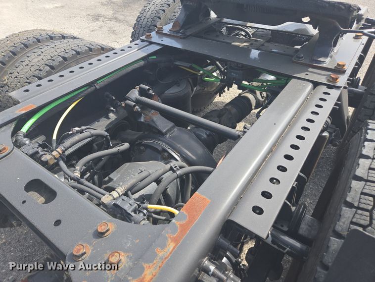 image for item DW1859 2018 International LT625 semi truck