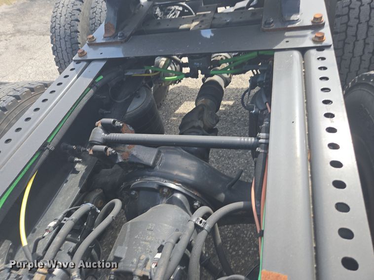 image for item DW1859 2018 International LT625 semi truck