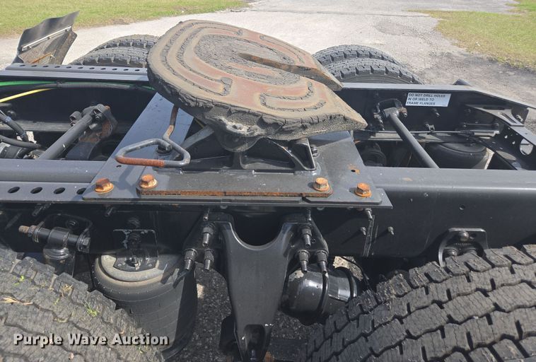 image for item DW1859 2018 International LT625 semi truck