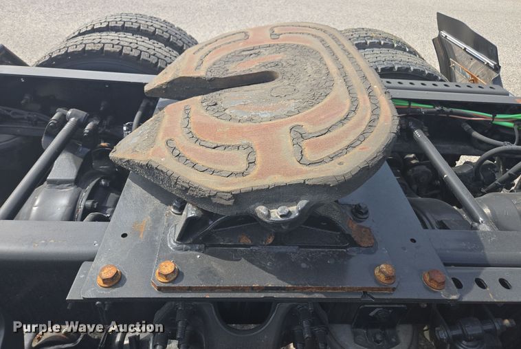 image for item DW1859 2018 International LT625 semi truck