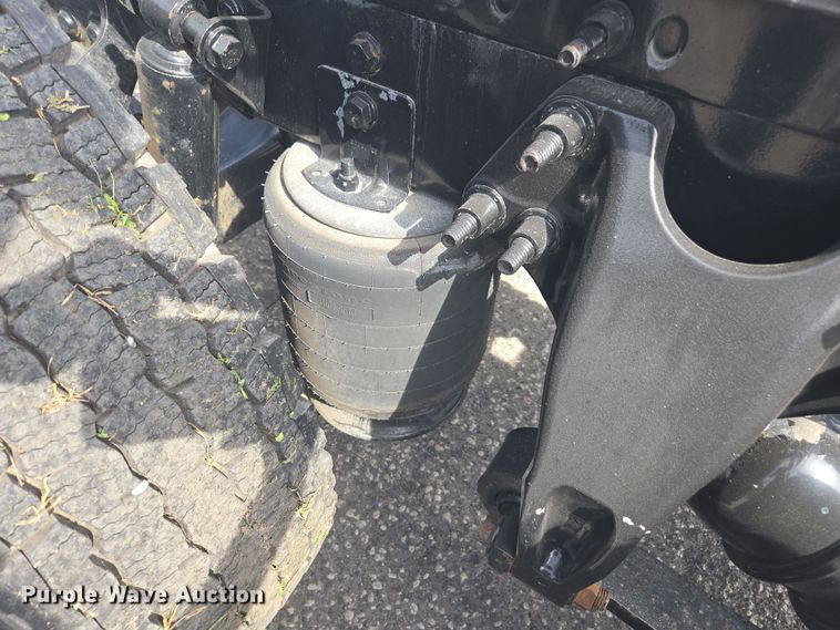 image for item DW1859 2018 International LT625 semi truck