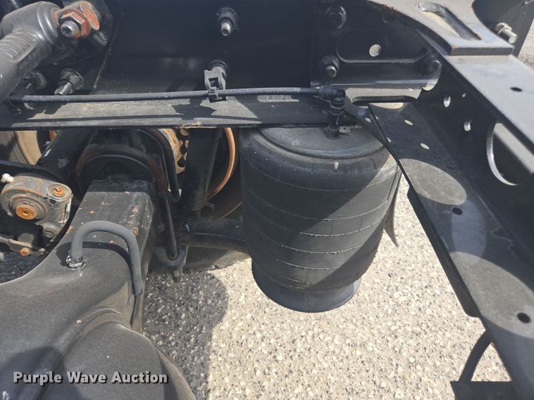 image for item DW1859 2018 International LT625 semi truck