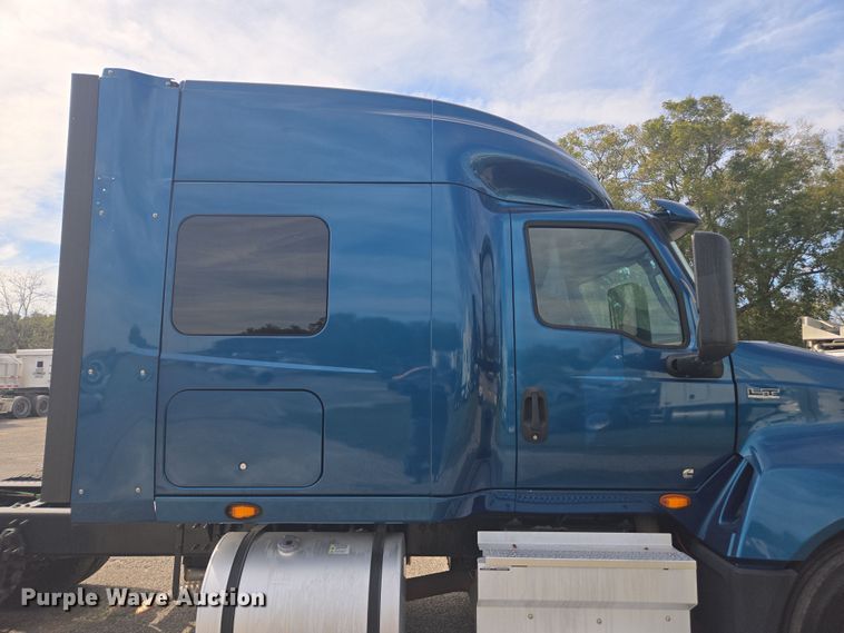 image for item DW1859 2018 International LT625 semi truck