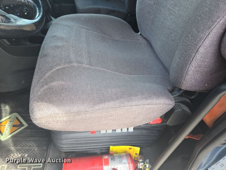 image for item DW1859 2018 International LT625 semi truck