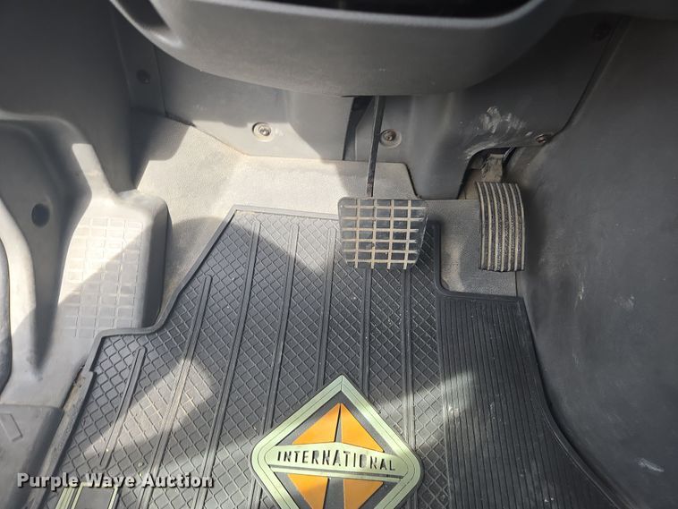 image for item DW1859 2018 International LT625 semi truck