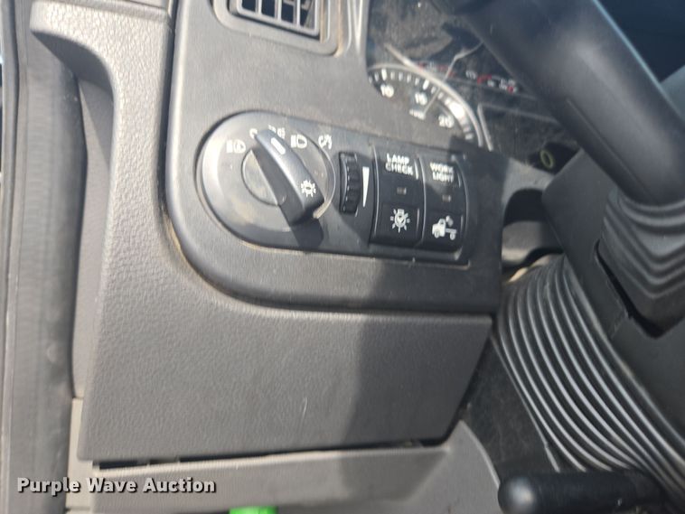 image for item DW1859 2018 International LT625 semi truck