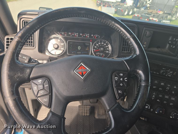 image for item DW1859 2018 International LT625 semi truck