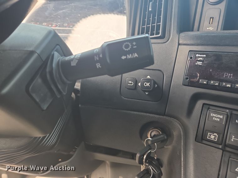 image for item DW1859 2018 International LT625 semi truck