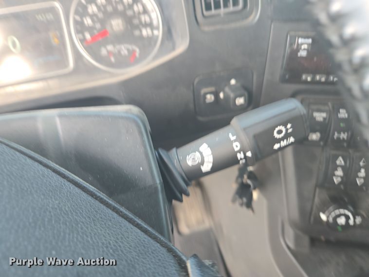 image for item DW1859 2018 International LT625 semi truck