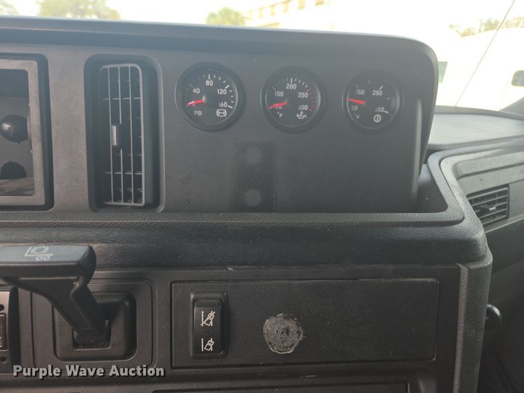 image for item DW1859 2018 International LT625 semi truck