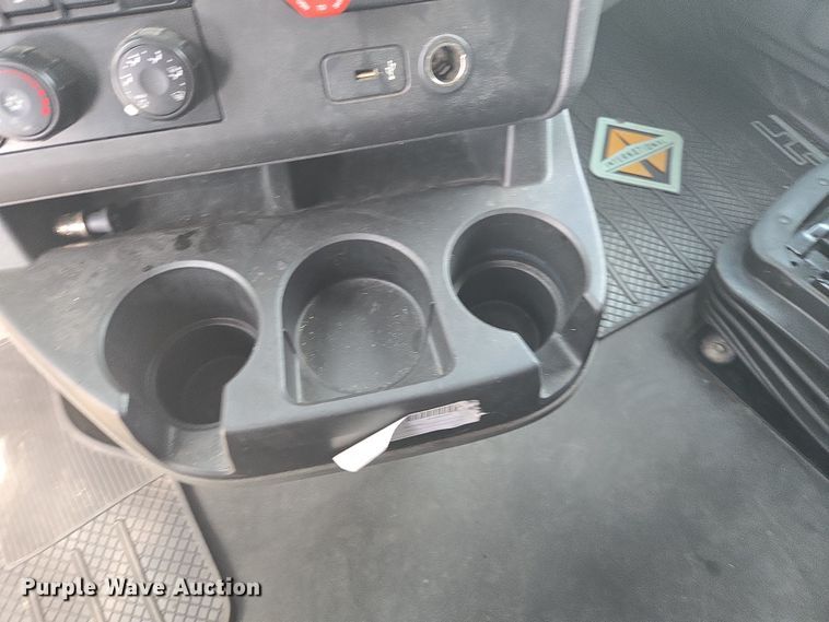 image for item DW1859 2018 International LT625 semi truck