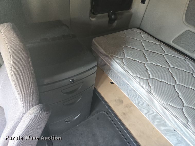 image for item DW1859 2018 International LT625 semi truck