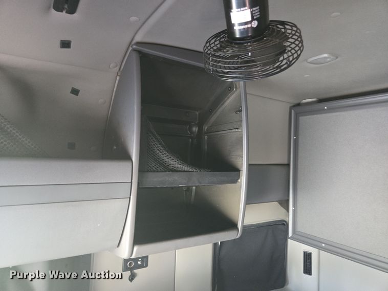 image for item DW1859 2018 International LT625 semi truck