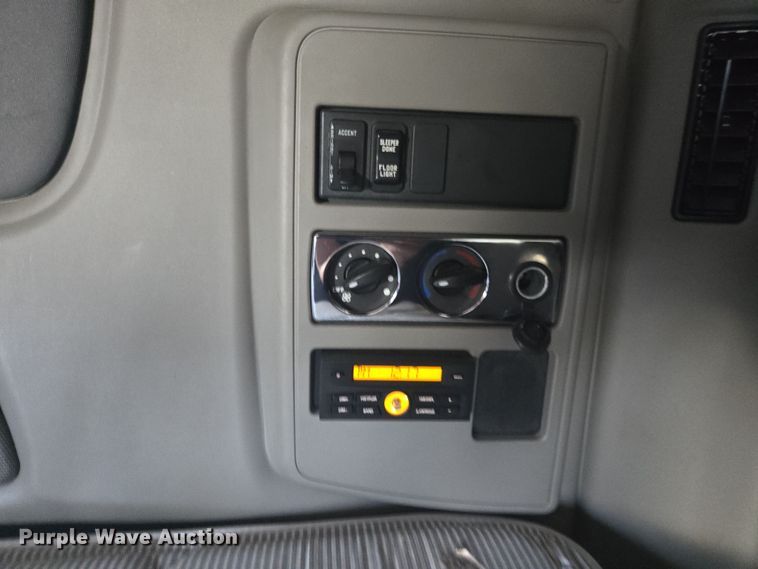 image for item DW1859 2018 International LT625 semi truck