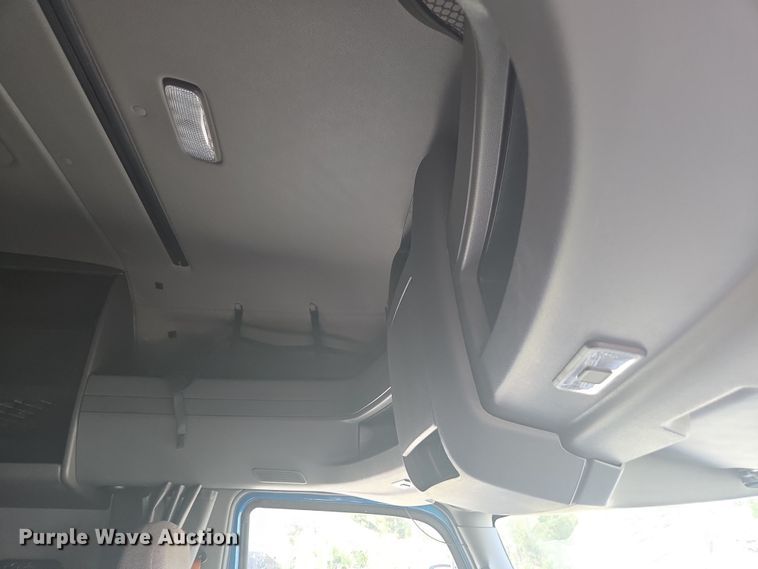 image for item DW1859 2018 International LT625 semi truck