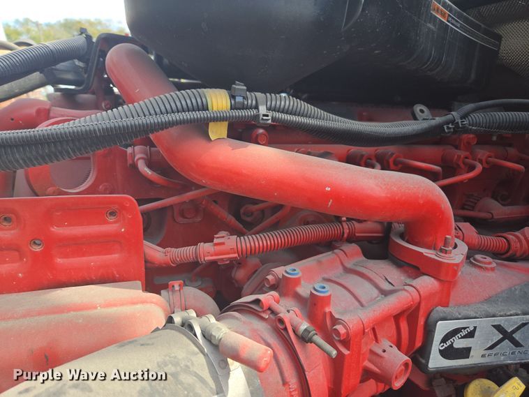 image for item DW1859 2018 International LT625 semi truck