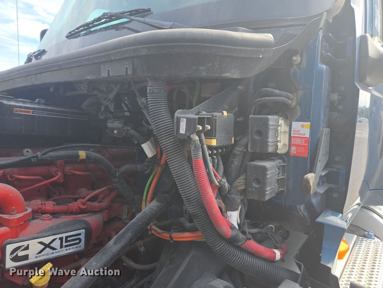 image for item DW1859 2018 International LT625 semi truck