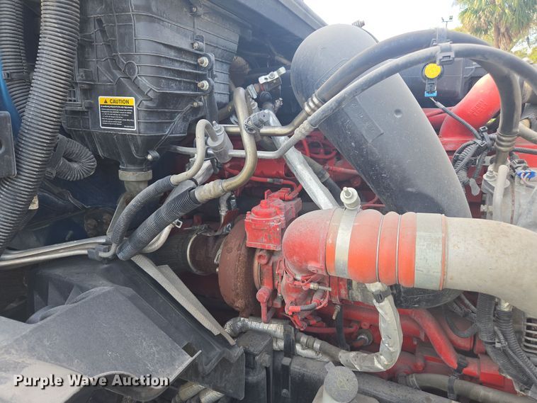 image for item DW1859 2018 International LT625 semi truck