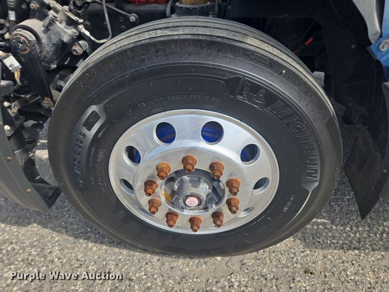 image for item DW1859 2018 International LT625 semi truck