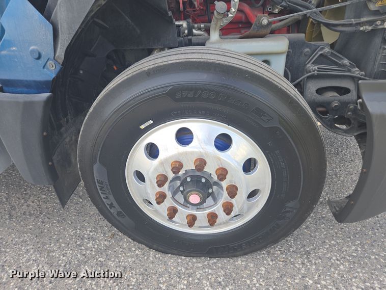 image for item DW1859 2018 International LT625 semi truck