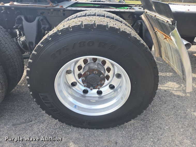 image for item DW1859 2018 International LT625 semi truck