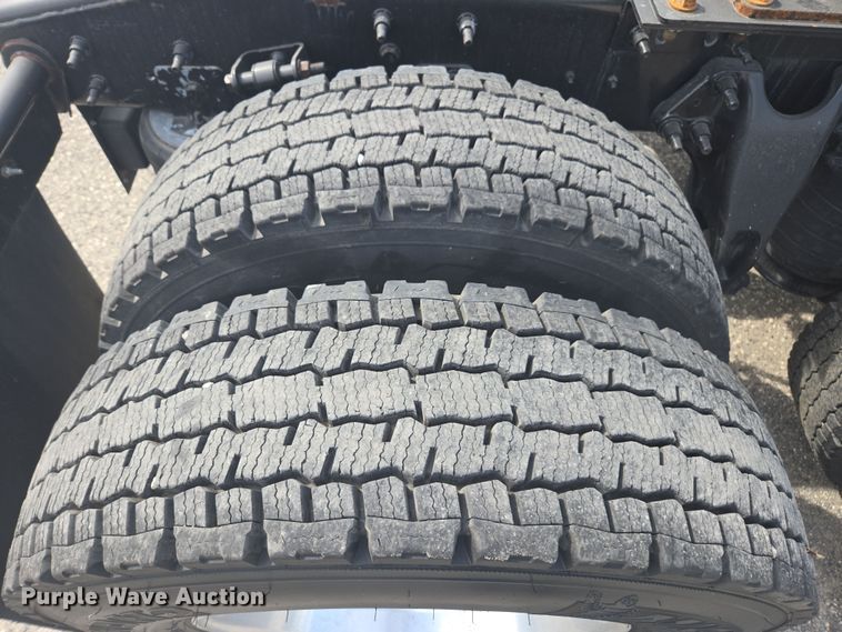 image for item DW1859 2018 International LT625 semi truck