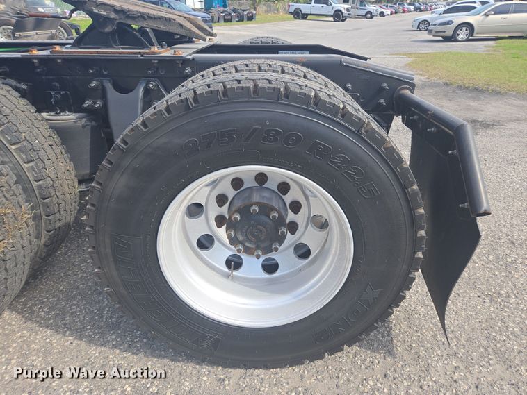 image for item DW1859 2018 International LT625 semi truck