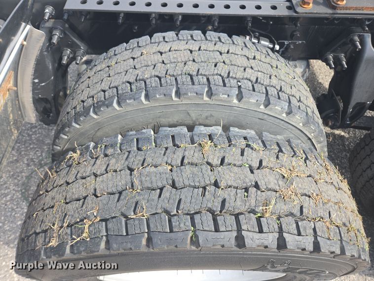 image for item DW1859 2018 International LT625 semi truck