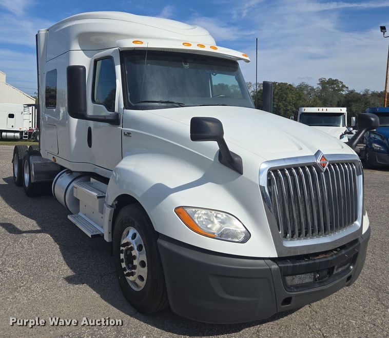image for item DW1860 2018 International LT625 semi truck