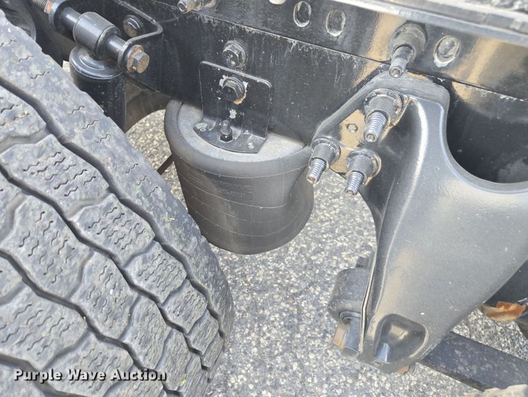 image for item DW1860 2018 International LT625 semi truck