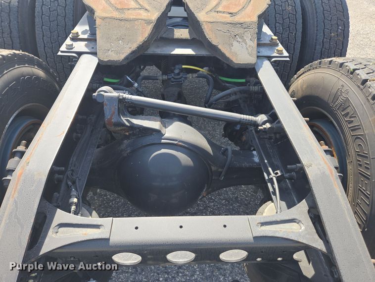 image for item DW1860 2018 International LT625 semi truck