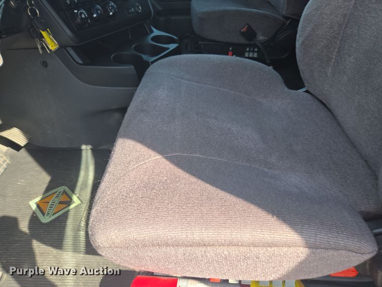 image for item DW1860 2018 International LT625 semi truck