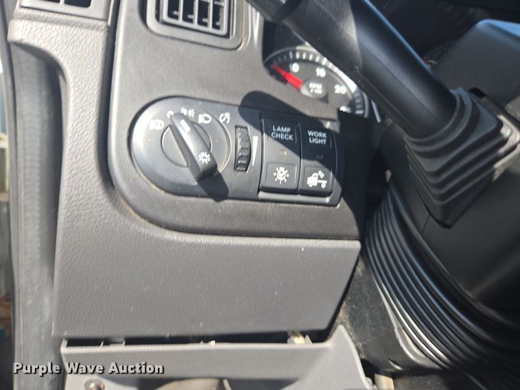 image for item DW1860 2018 International LT625 semi truck