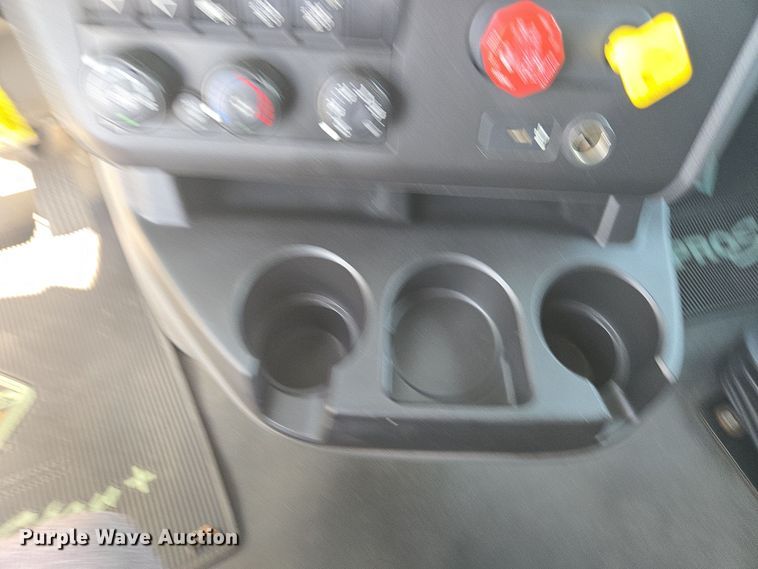 image for item DW1860 2018 International LT625 semi truck