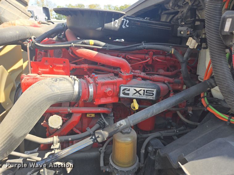 image for item DW1860 2018 International LT625 semi truck