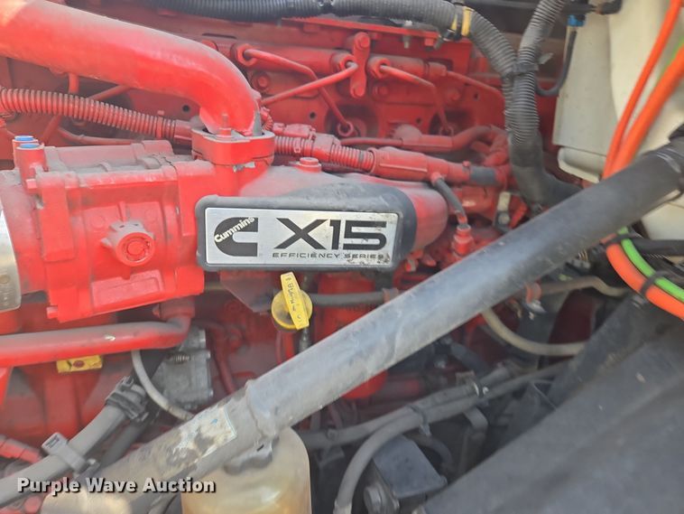 image for item DW1860 2018 International LT625 semi truck