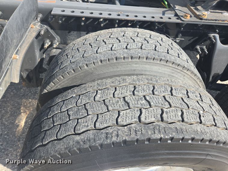 image for item DW1860 2018 International LT625 semi truck