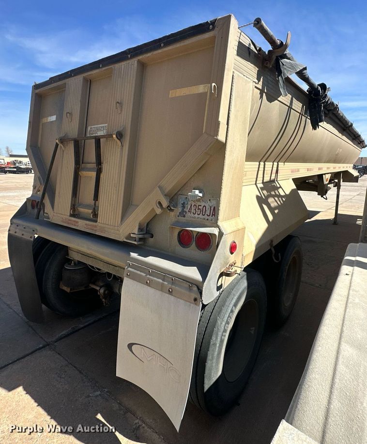 image for item DW5086 2004 Everlite end dump trailer