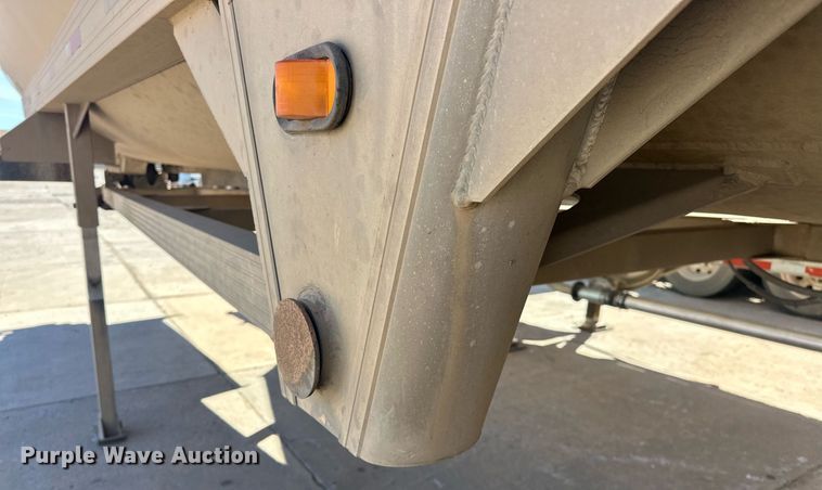 image for item DW5086 2004 Everlite end dump trailer